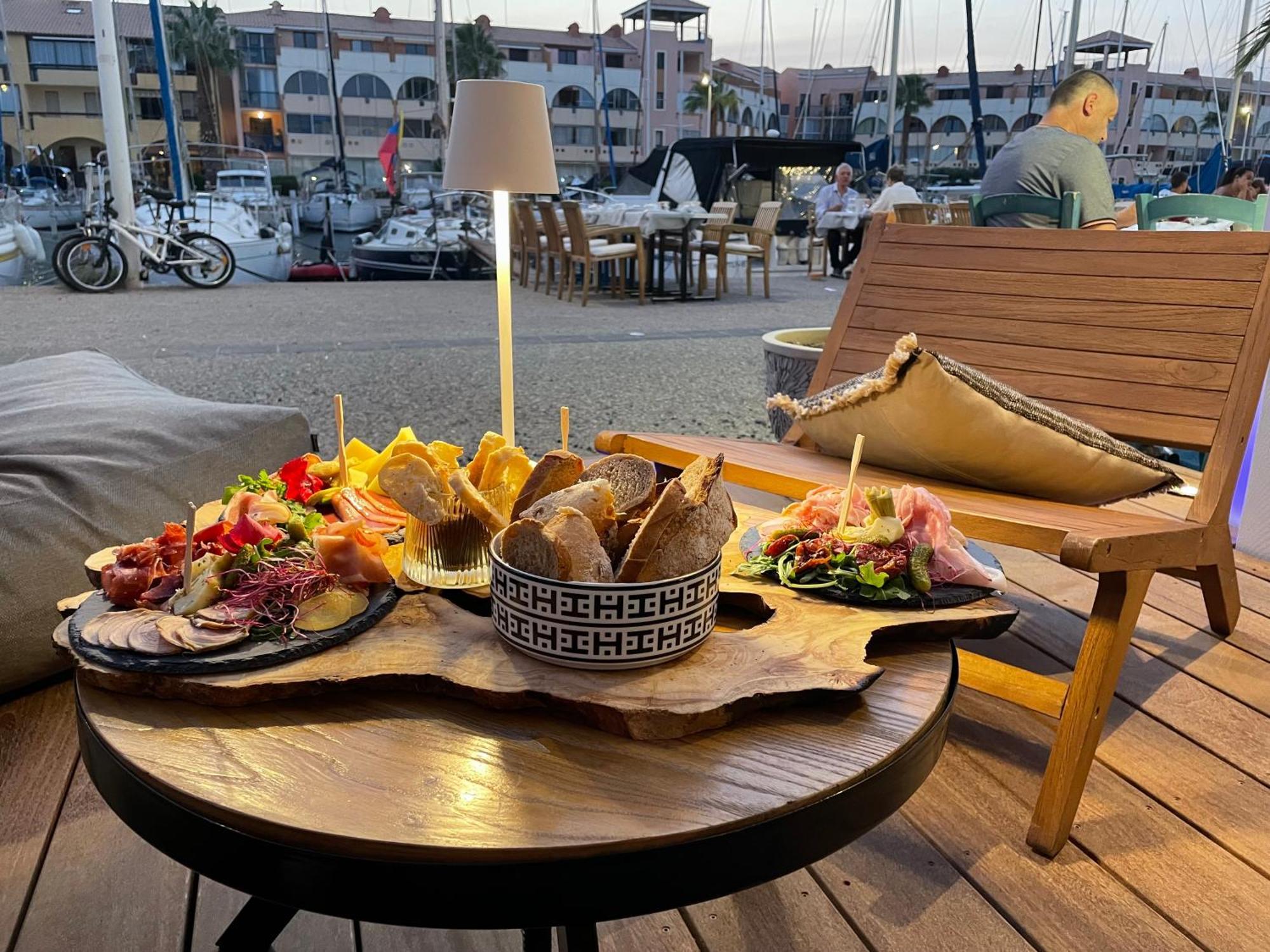 Cit'Hotel Des 2 Golfs Leucate Εξωτερικό φωτογραφία